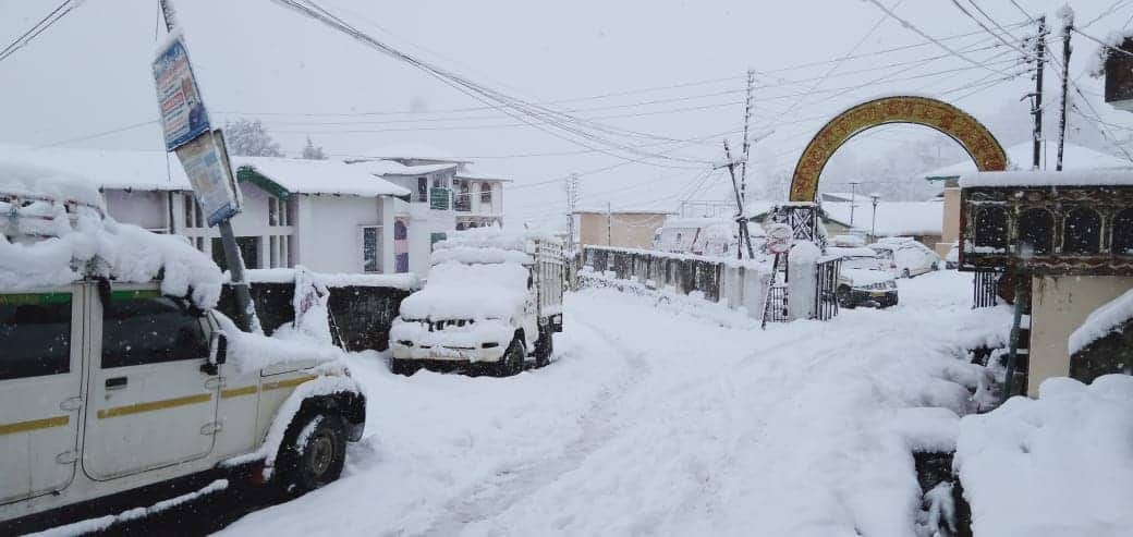 never miss these awesome snowfall photos from uttarakhand