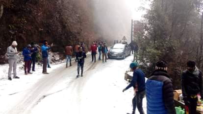 third time snowfall in nainital tourist enjoyed