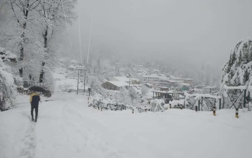 snowfall photos from uttarakhand hilly area