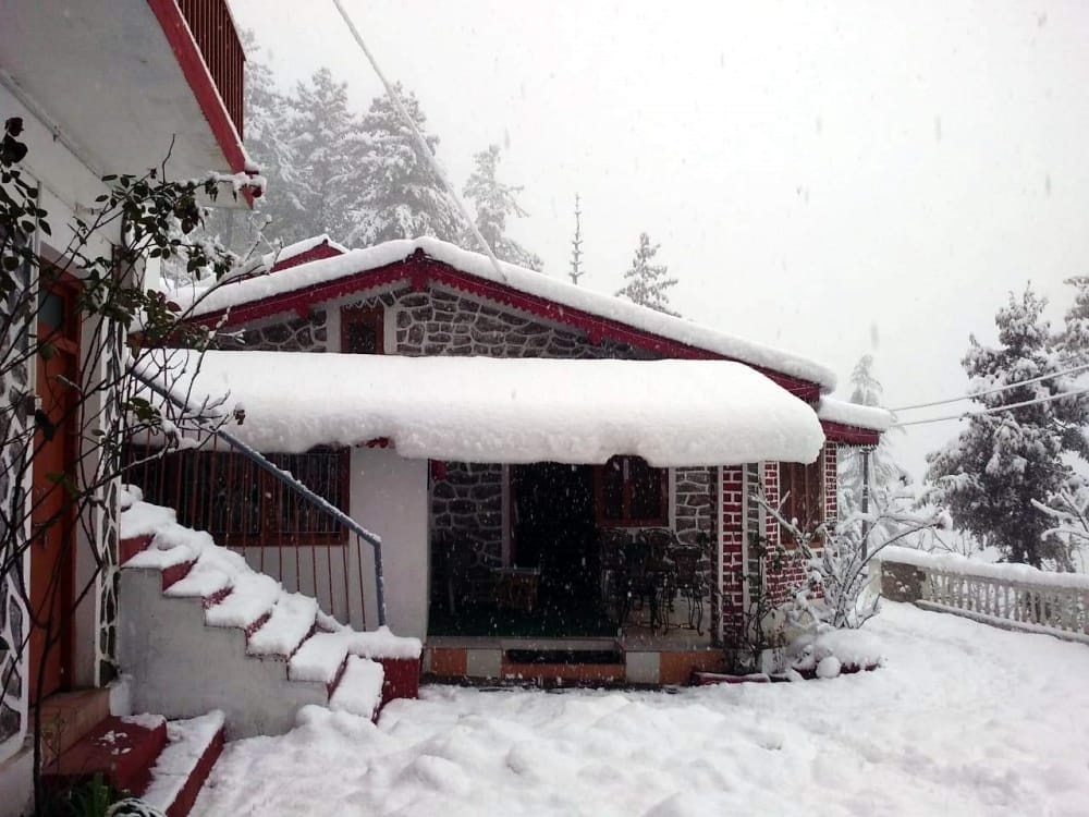 snowfall photos from uttarakhand hilly area