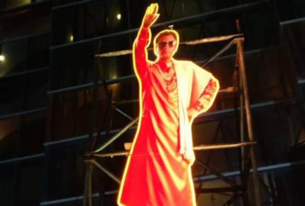 Nawazuddin Siddiqui film Thackeray star first show with Traditional customs of Maharashtra