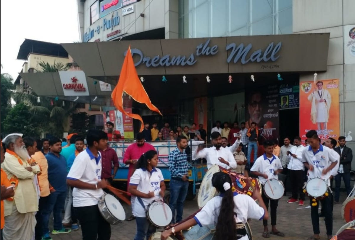 Shiv Sena workers create ruckus at Mumbai theatre after not find Thackeray film poster
