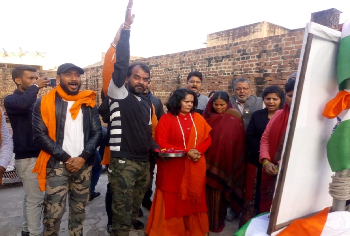 Sadhvi Prachi reached Chandan gupta house in Kasganj