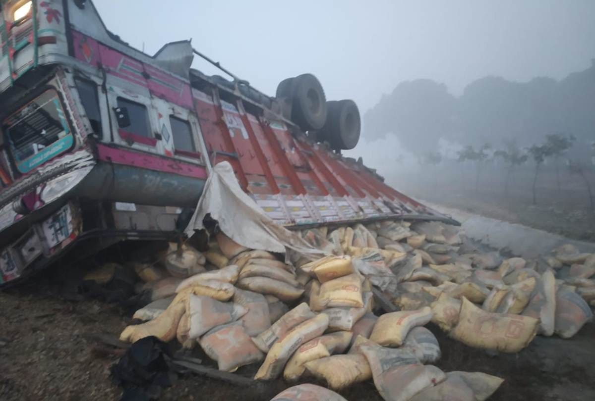 one person dies in car accident at agra lucknow expressway