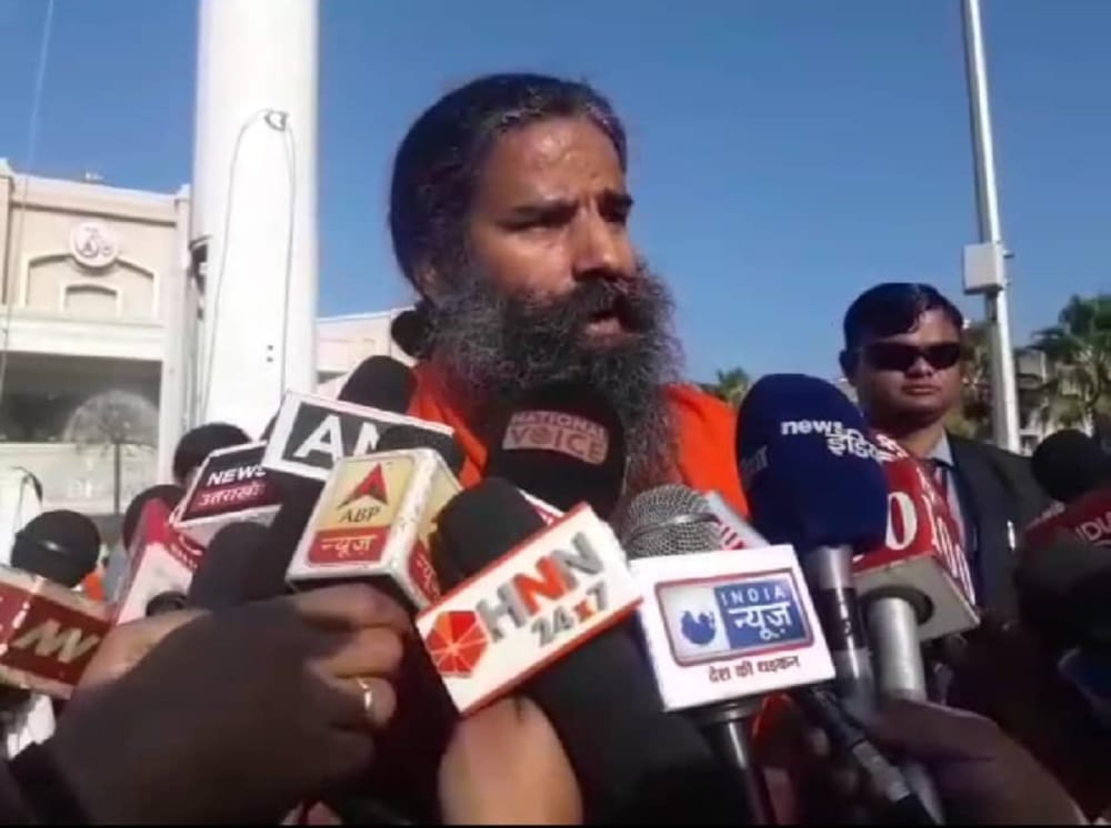 Republic Day 2021 in Uttarakhand : baba ramdev hoist 108 feet national flag in patanjali haridwar