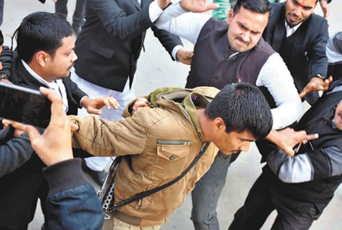 Chairman's  gunner beaten by advocates, attempt to snatch carbine