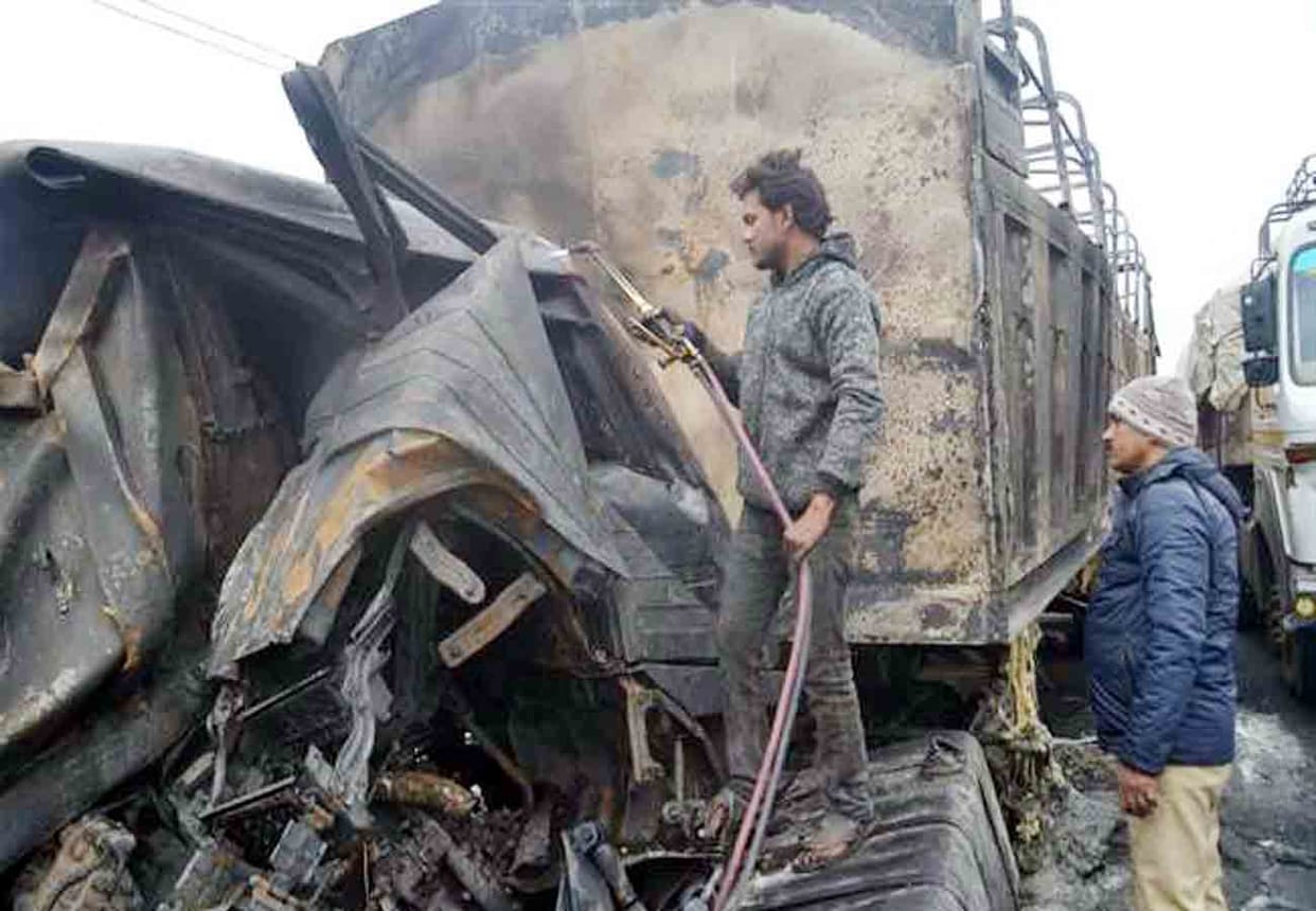 painful accident in barra kanpur