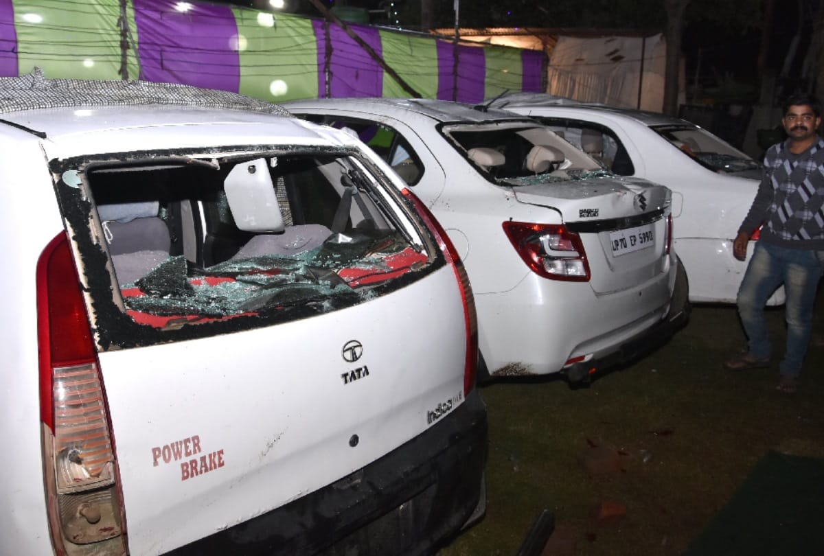 clash between hosteller boys and marriage party people in prayagraj