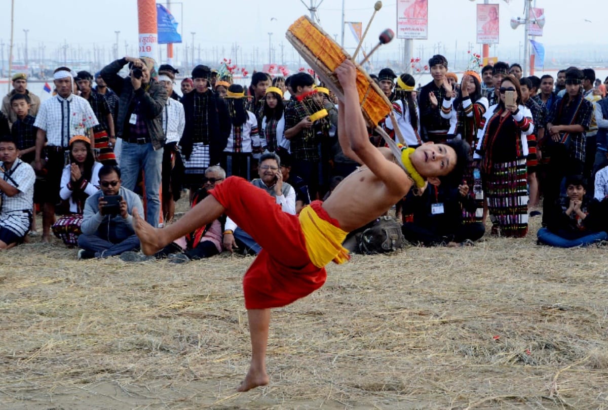 Scattered shades of folk dance, cultural stage decorating with artists, see photos in kumbh mela