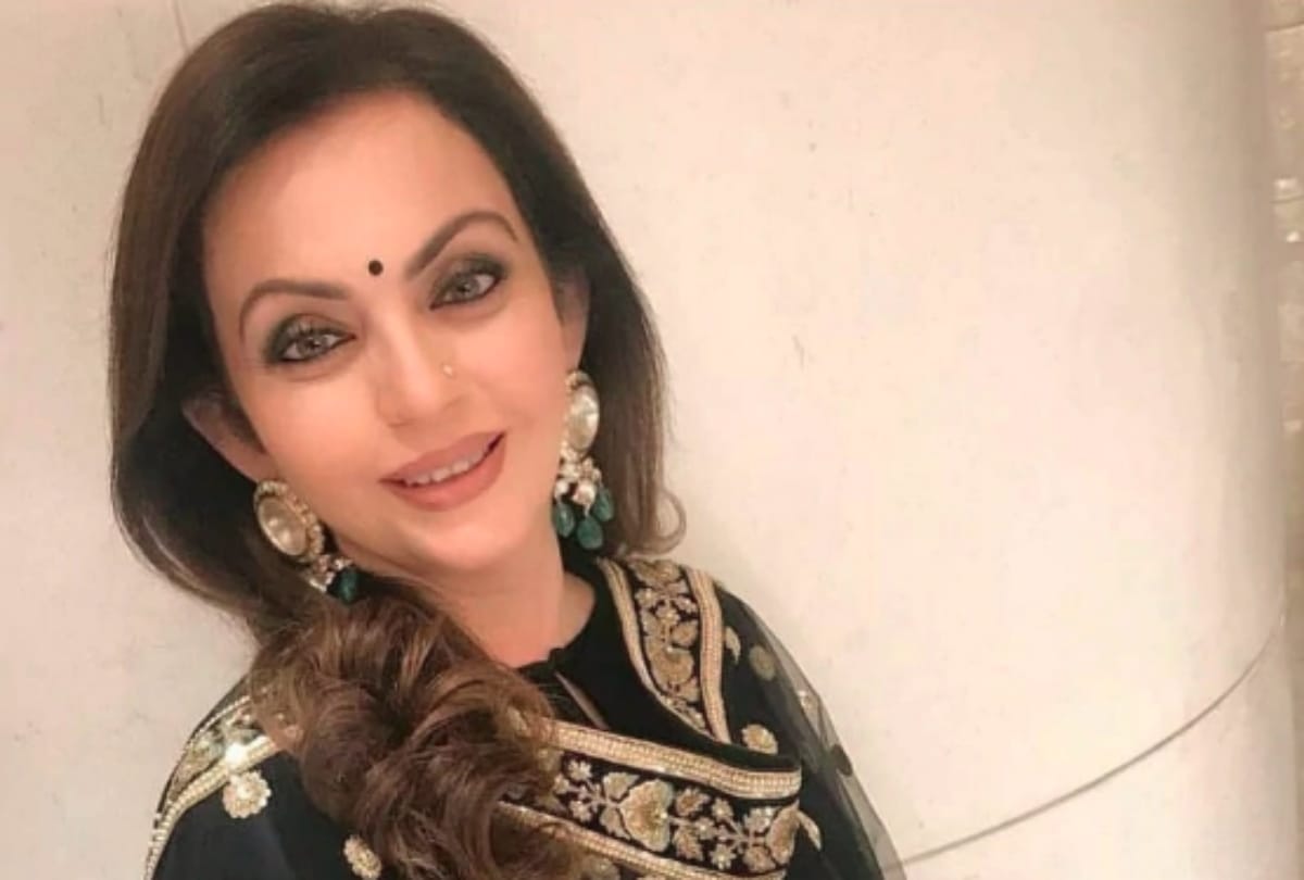 Nita Ambani spotted with Isha Ambani at Valentino Paris show