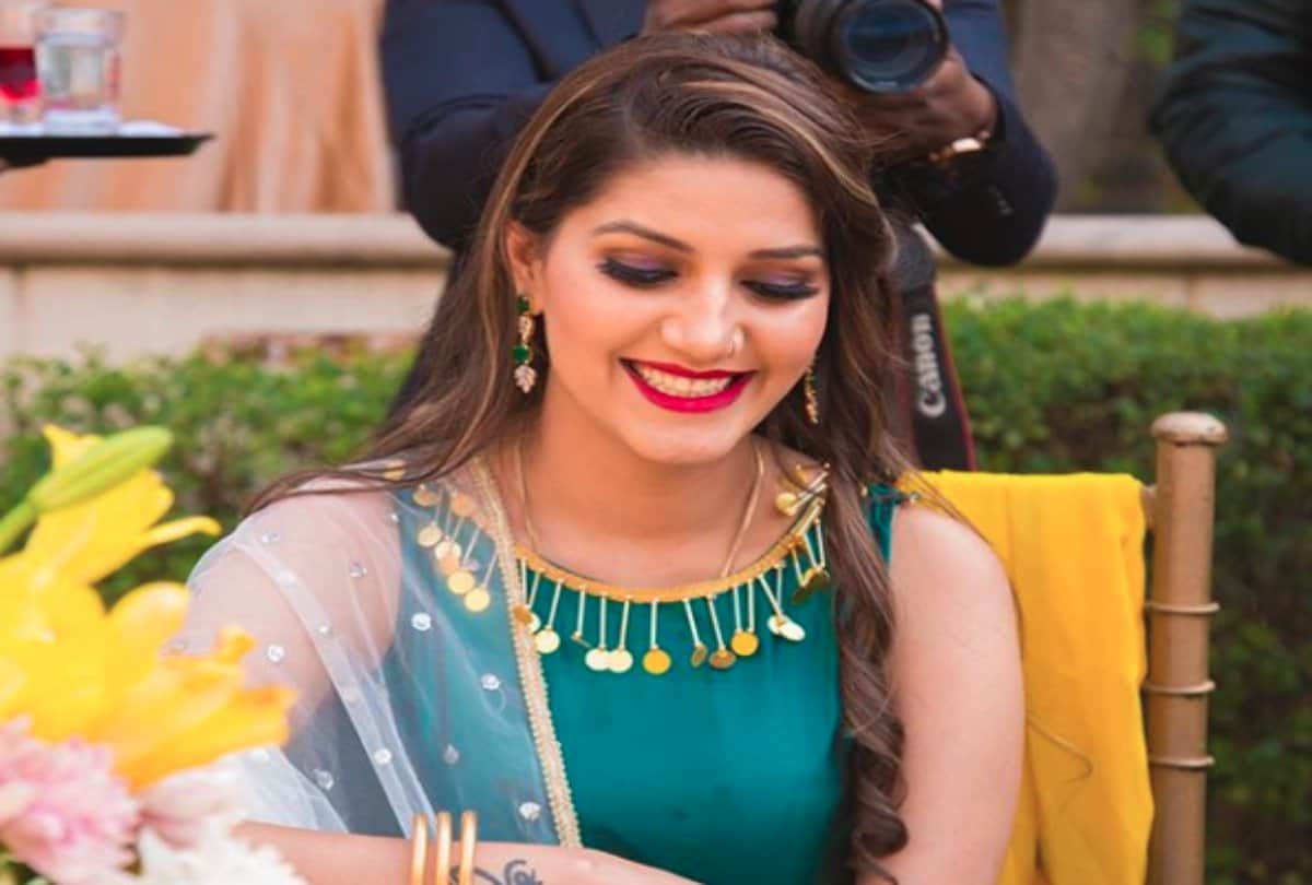 sapna choudhary new glamorous look in red gown