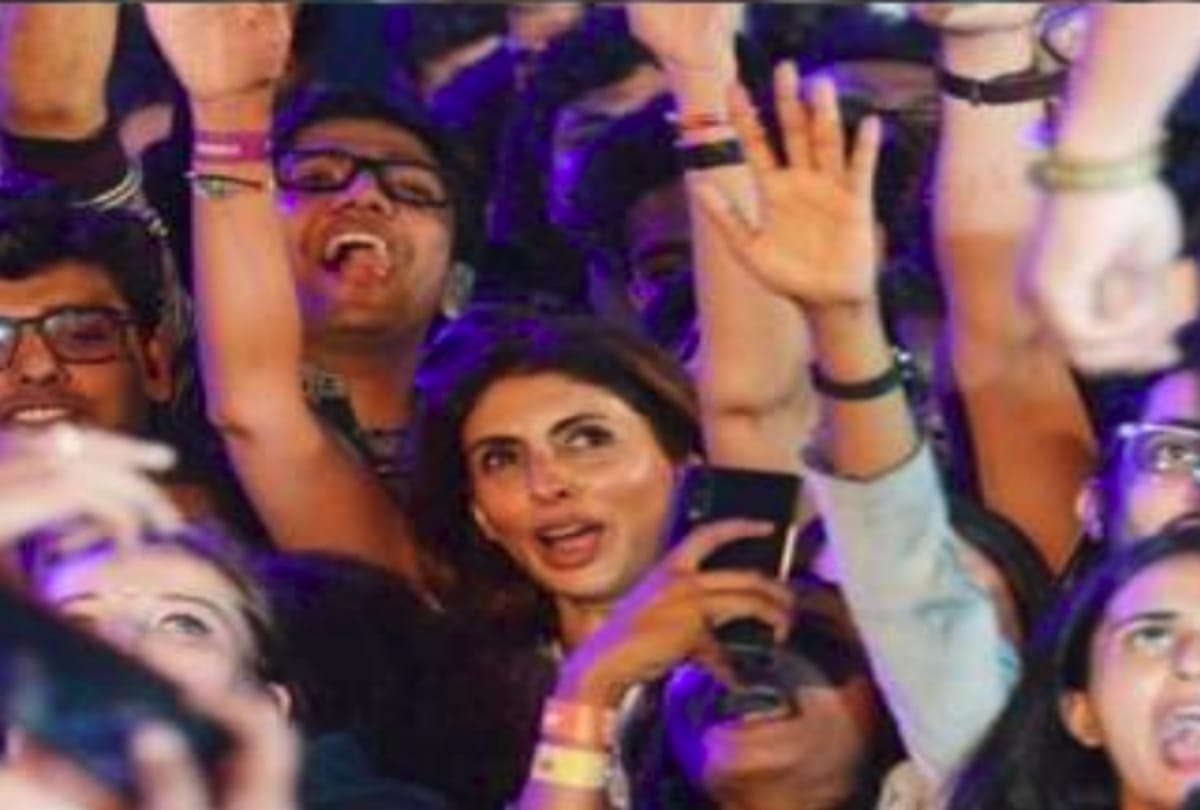 Shweta Bachchan seen in Ranveer Singh live performance of Gully Boy