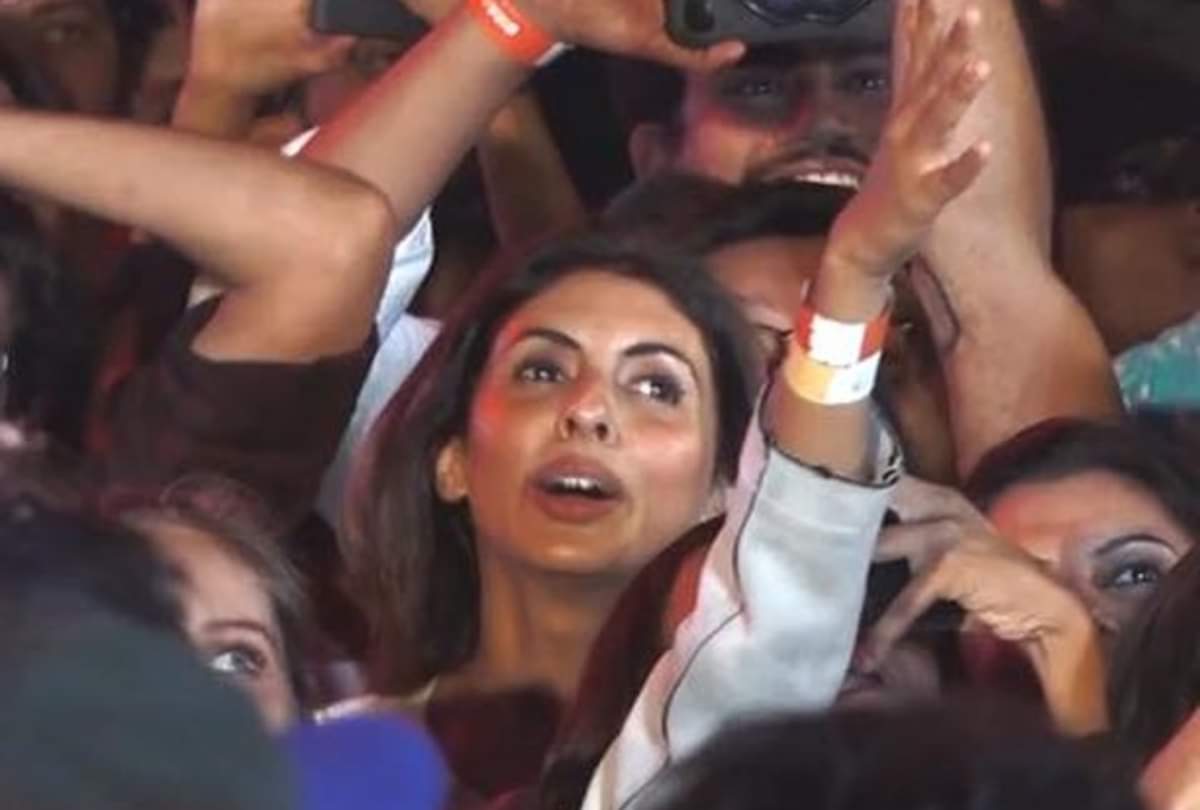 Shweta Bachchan seen in Ranveer Singh live performance of Gully Boy