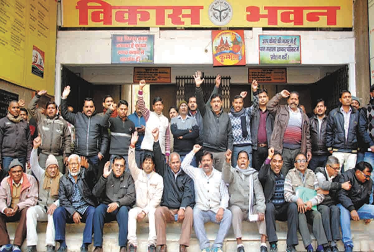Furious on the release of warrants, blockade in development building and sloganeering