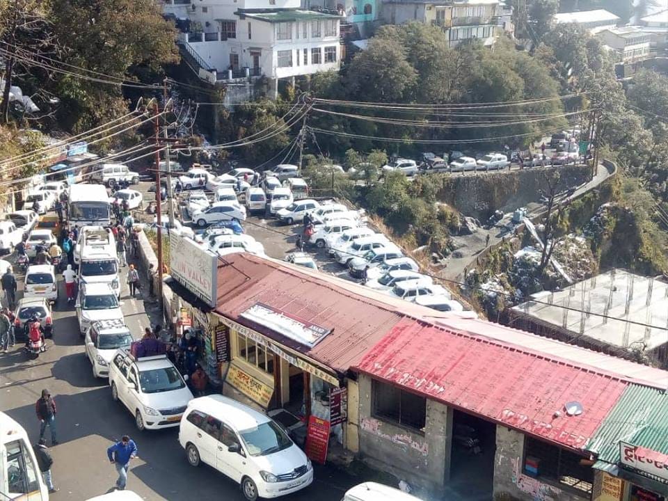 Weekend Crowd of tourists gathered in Mussoorie on weekend there was a jam 70 percent hotels were packed