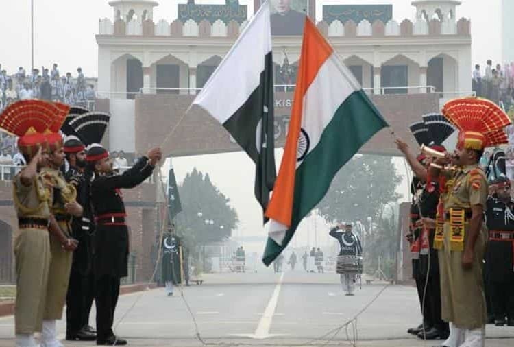 Beating the Retreat Ceremony on Wagah Border on 70th Republic Day 2019