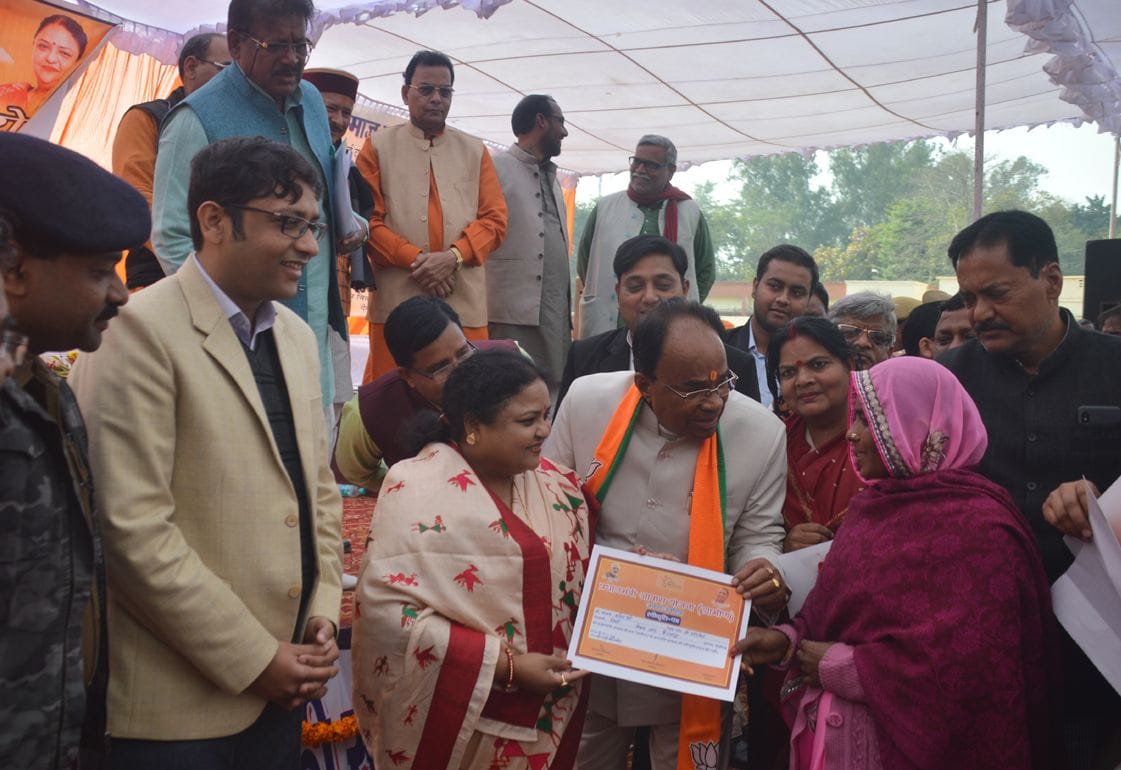 समाज में बेटियों को दें उचित सम्मान