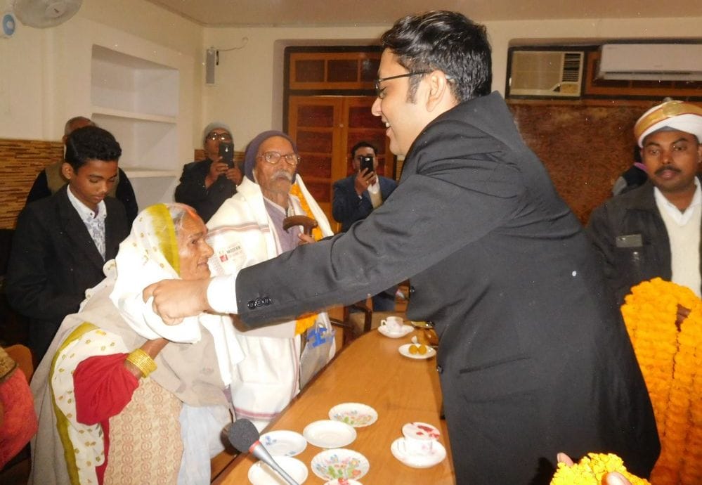 स्वतंत्रता सेनानियों और आश्रितों को किया गया सम्मानित