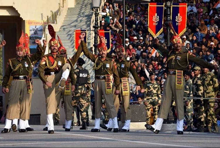 Beating the Retreat Ceremony on Wagah Border on 70th Republic Day, Photos Viral