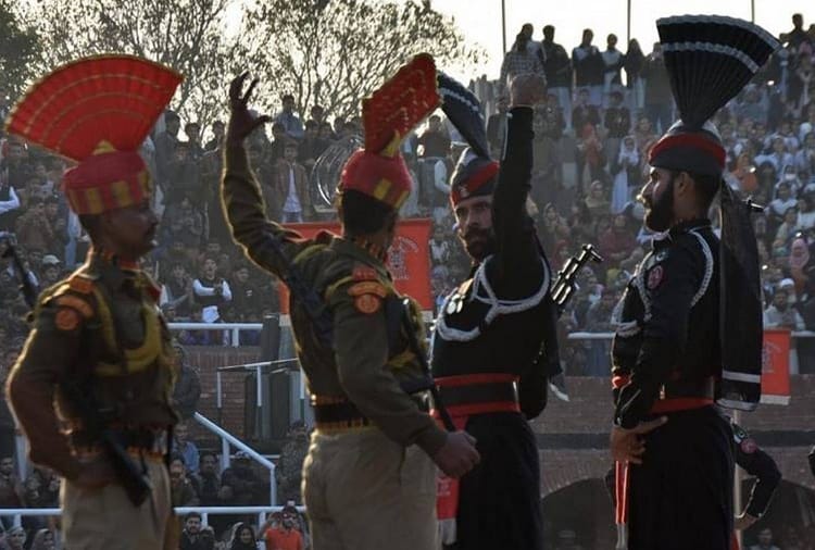 Beating the Retreat Ceremony on Wagah Border on 70th Republic Day, Photos Viral