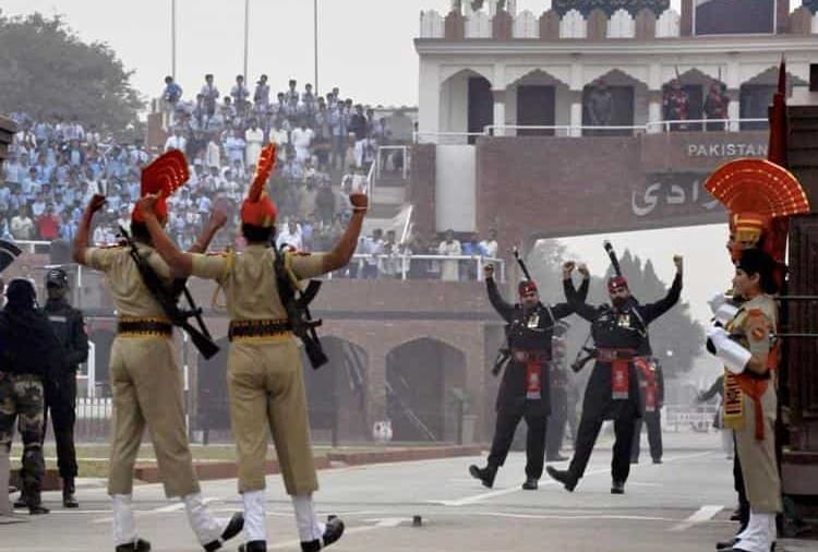 Beating the Retreat Ceremony on Wagah Border on 70th Republic Day, Photos Viral