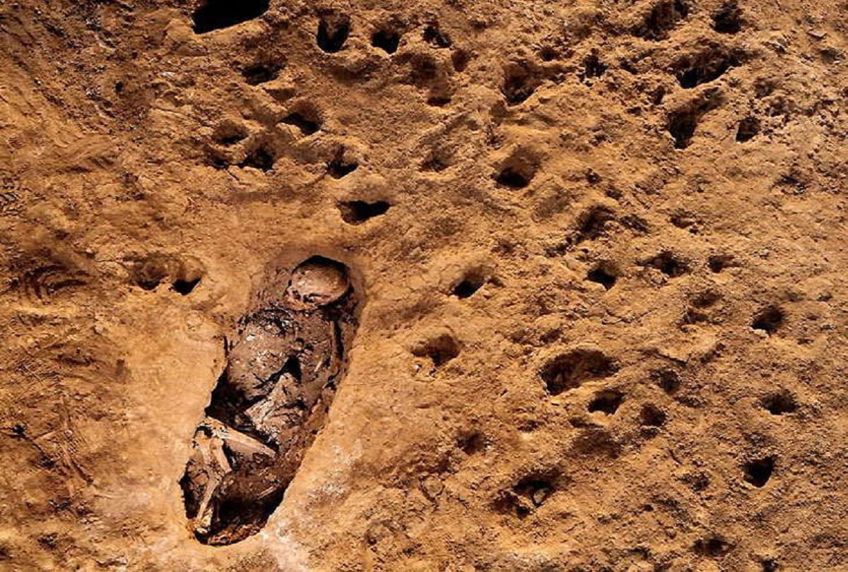 Ancient Mass Child Sacrifice Remains of many childrens found in peru