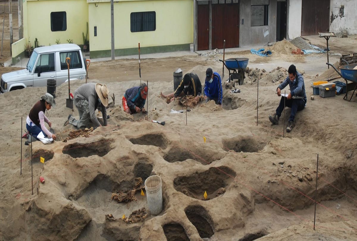Ancient Mass Child Sacrifice Remains of many childrens found in peru