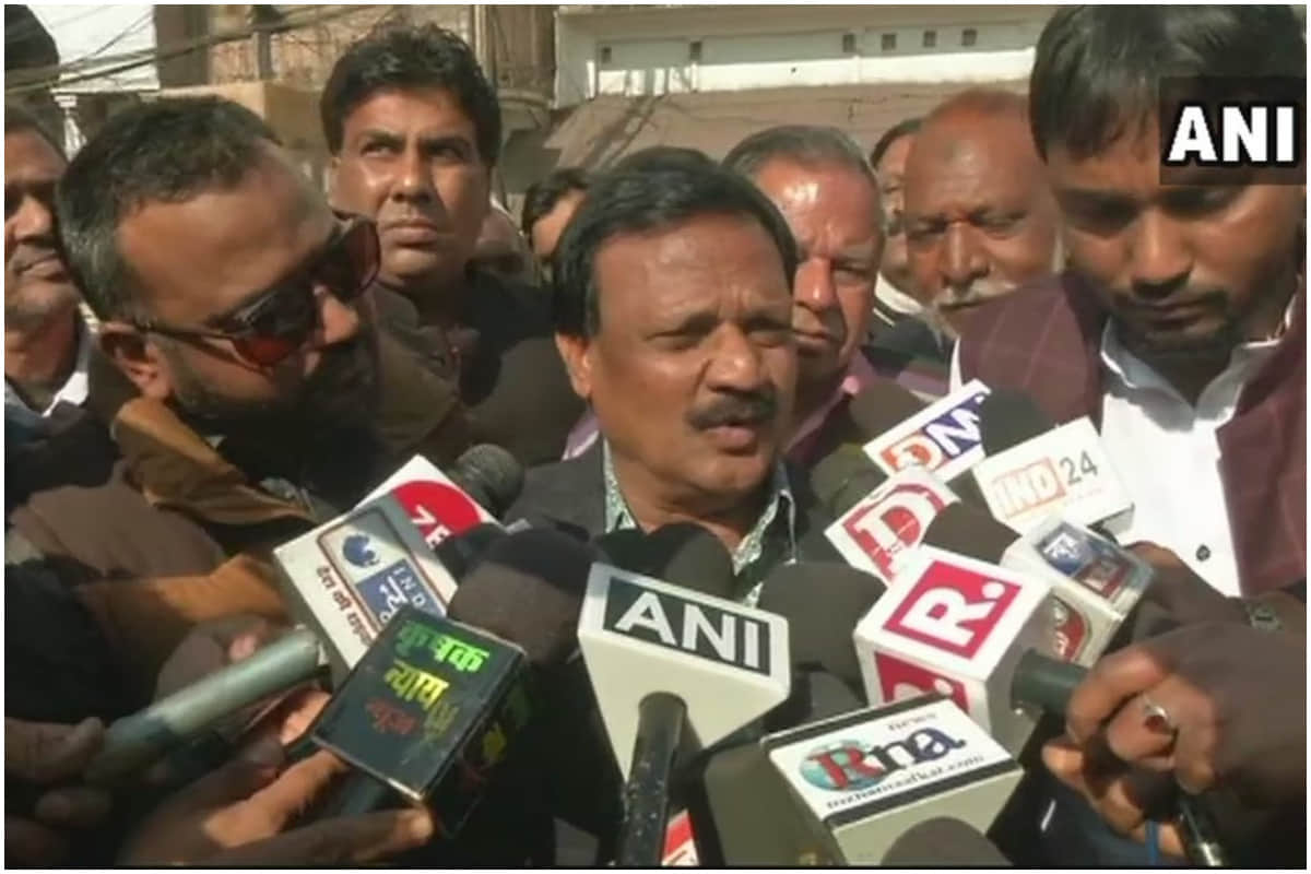 MP Congress leader Sajjan singh said, BJP has not any fresh face, they make dance to hema malini