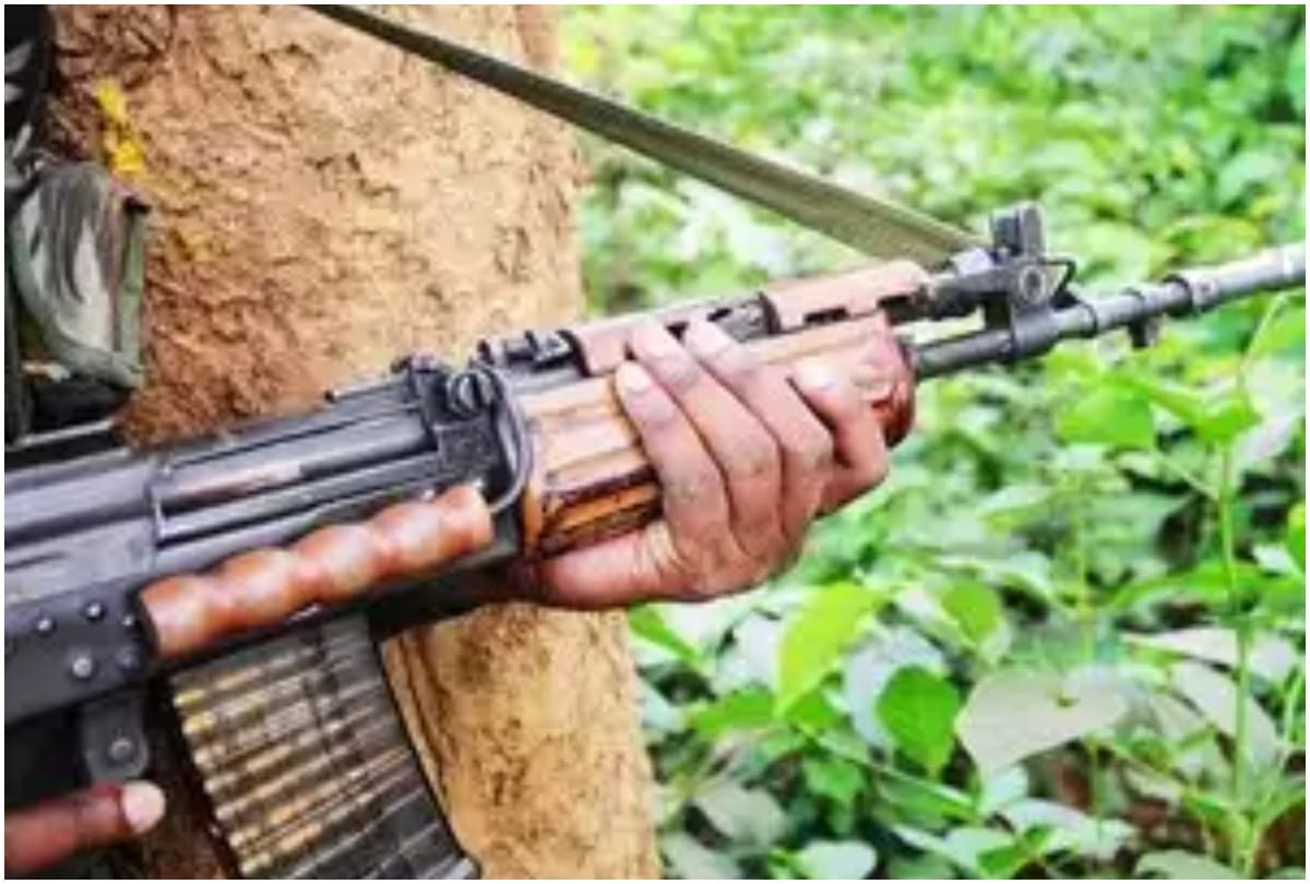 west champaran Wood smugglers attacked security personnel two died