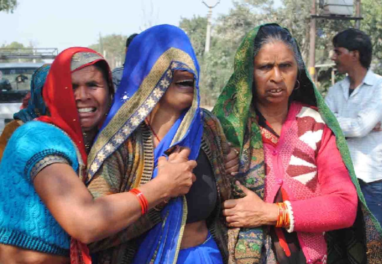 sister murder her younger sister in etawah