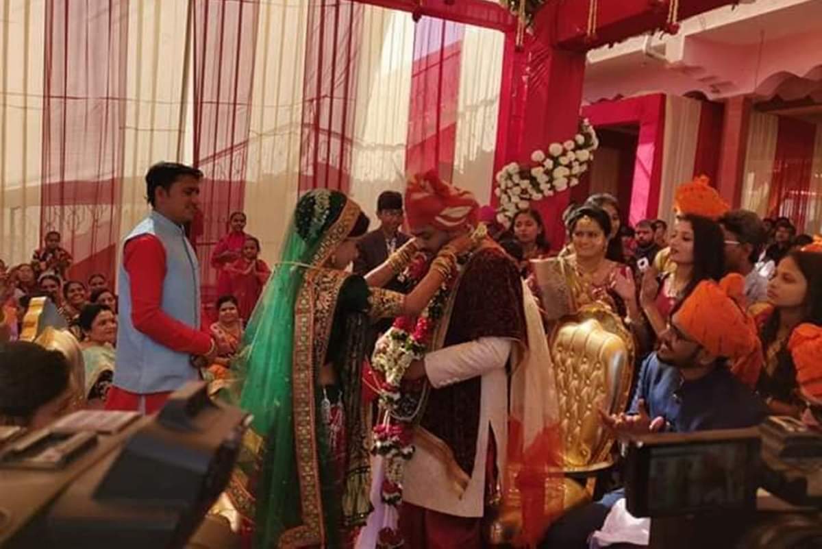 Hardik Patel tied knot with his childhood friend Kinjal Parikh in a simple ceremony