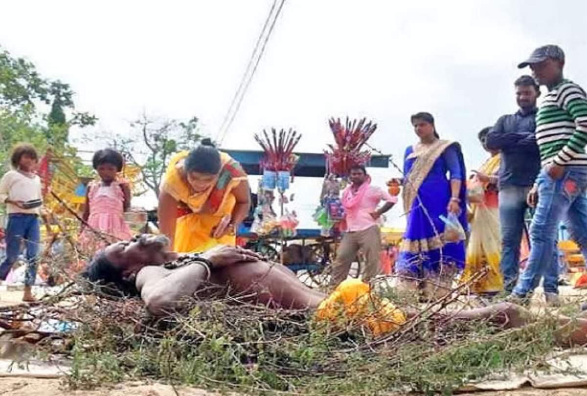 amazing kato wale baba is attracting people in Maha kumbh mela 2019