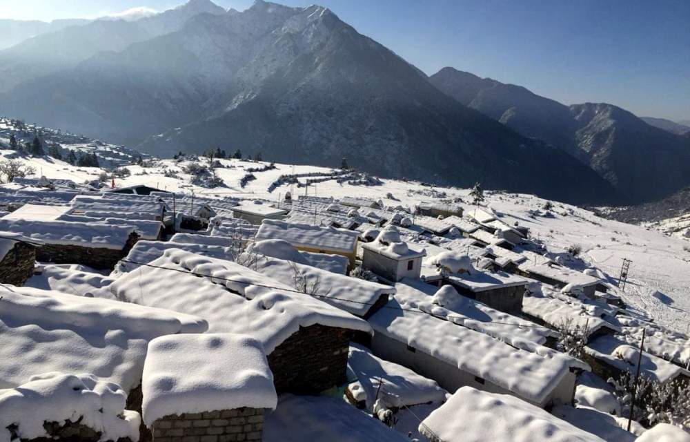 Monk unconscious to see snowfall