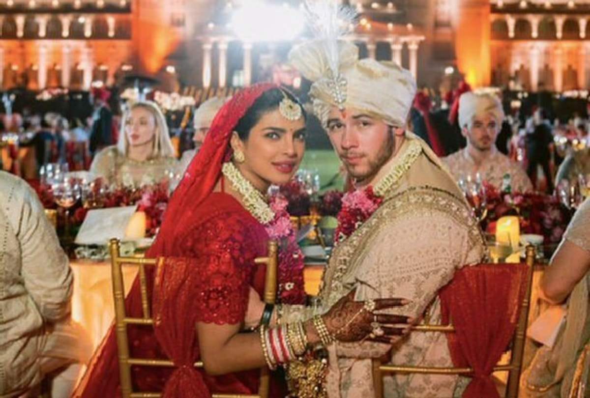 pakistani actress iqra Aziz copy priyanka chopra red lehenga