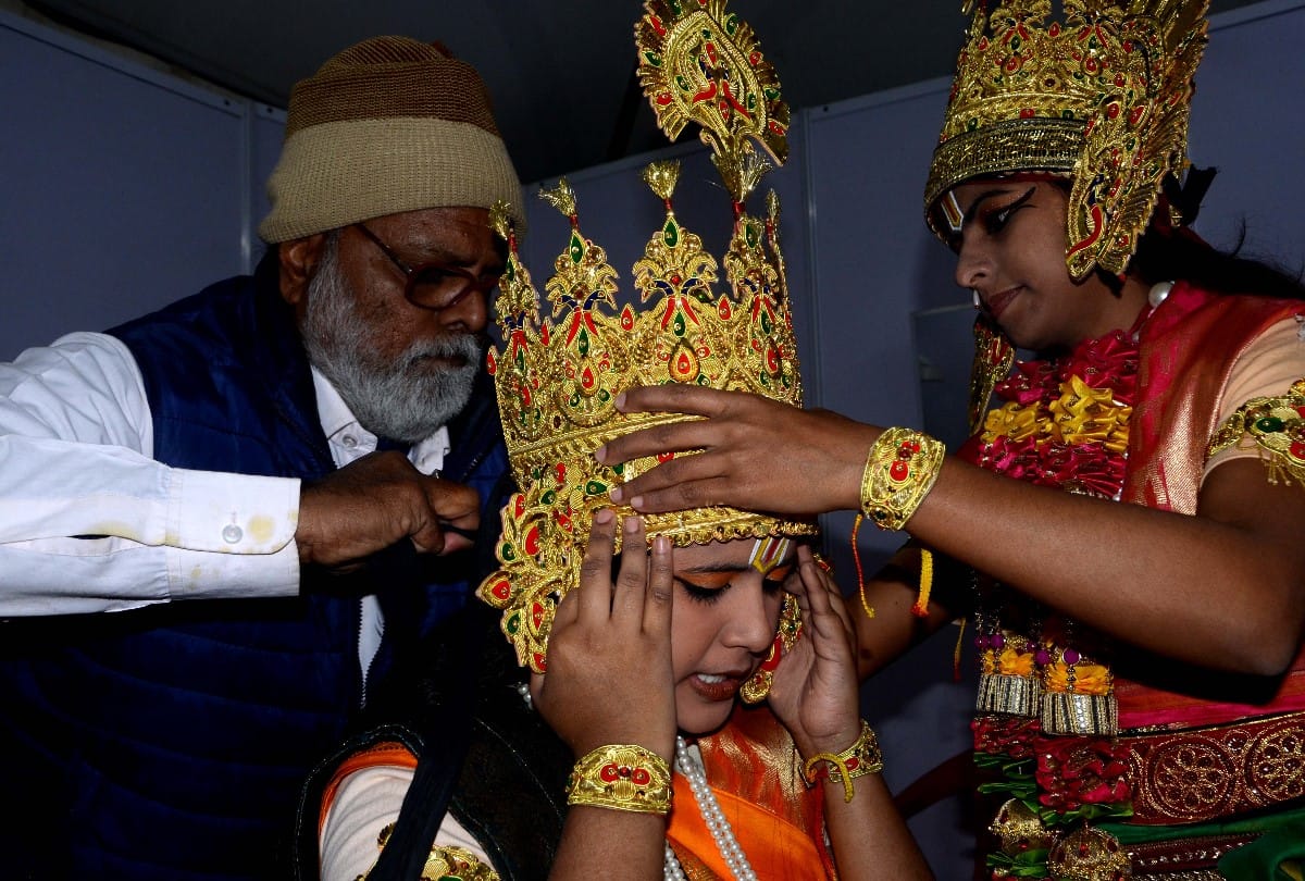 Kumbh 2019:Chitrakoot dance drama by roopvani artist, see photos