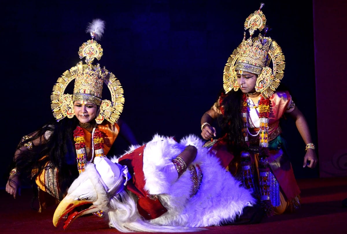 Kumbh 2019:Chitrakoot dance drama by roopvani artist, see photos
