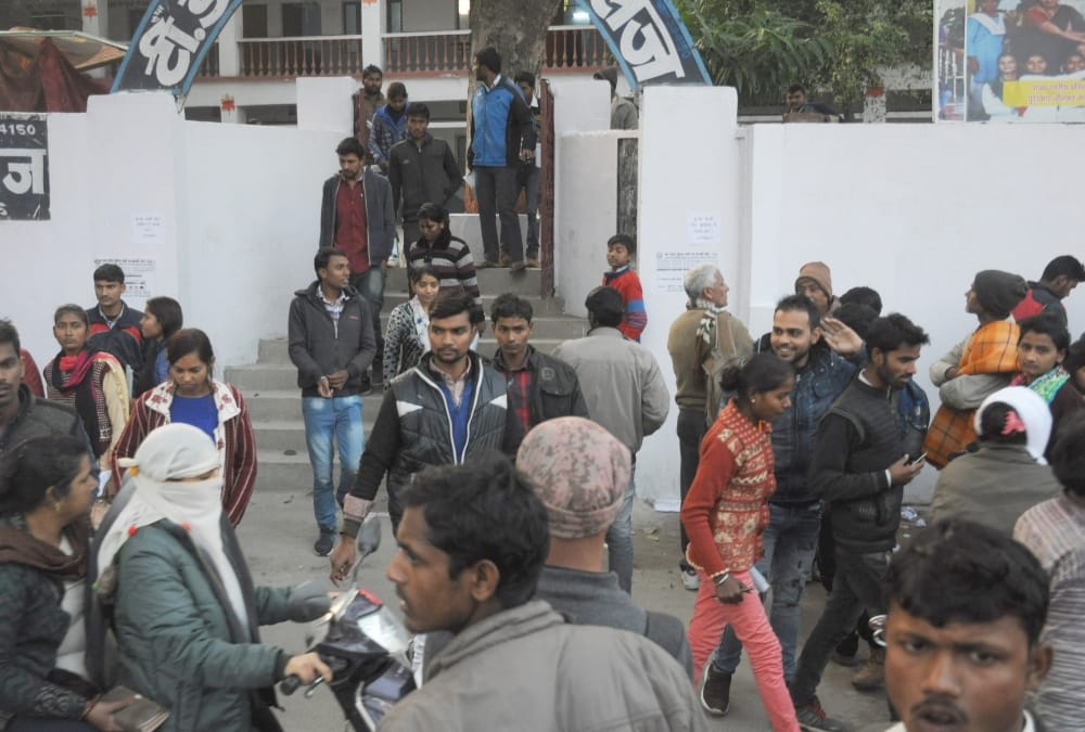six arrested for disturbing sipahi bharti examination.