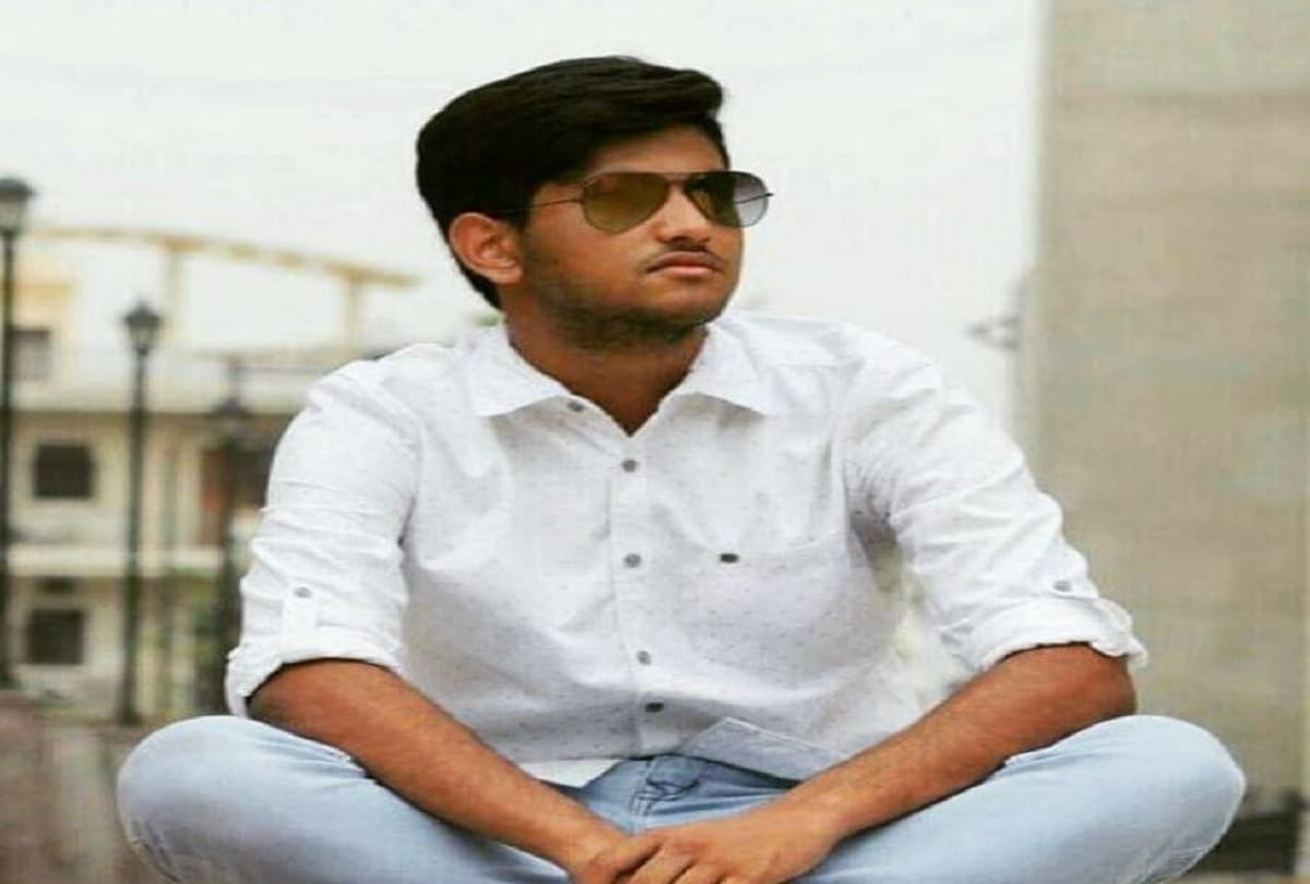 Student Suicide After write on WhatsApp Group Message in Ghaziabad