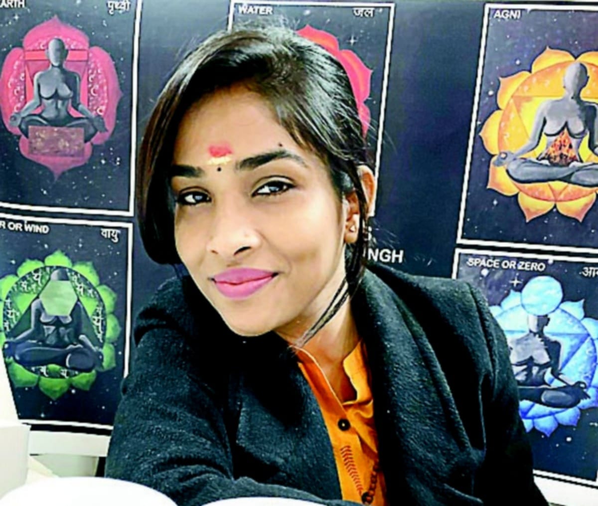 Kashi vidyapeeth student draw panchtatva on canvas in varanasi