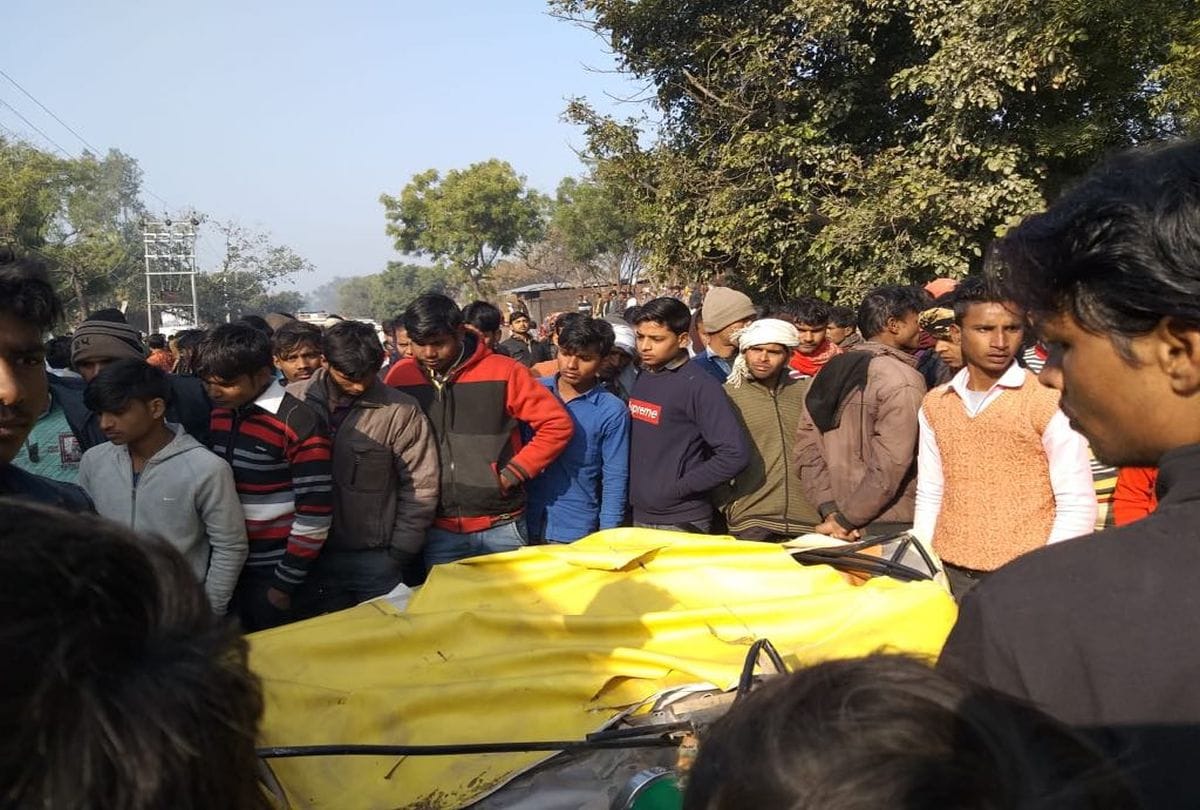 seven people killed in road accidents in etah