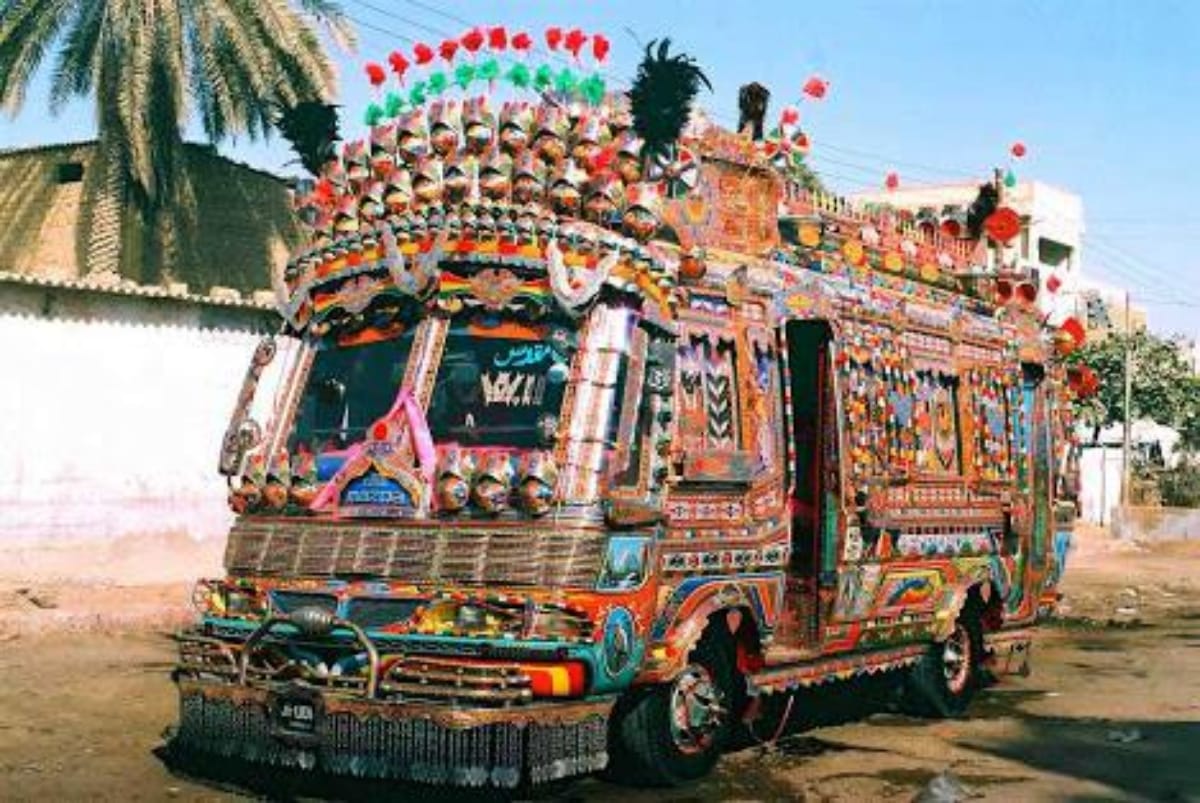 Pakistan going to start buses with cow dung instead of petrol diesel to fight back pollution