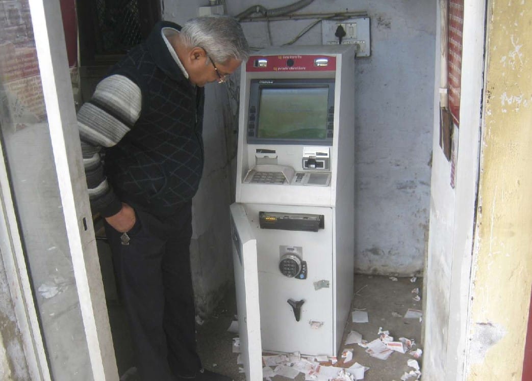 Bank robbery, millions of stolen goods in bank