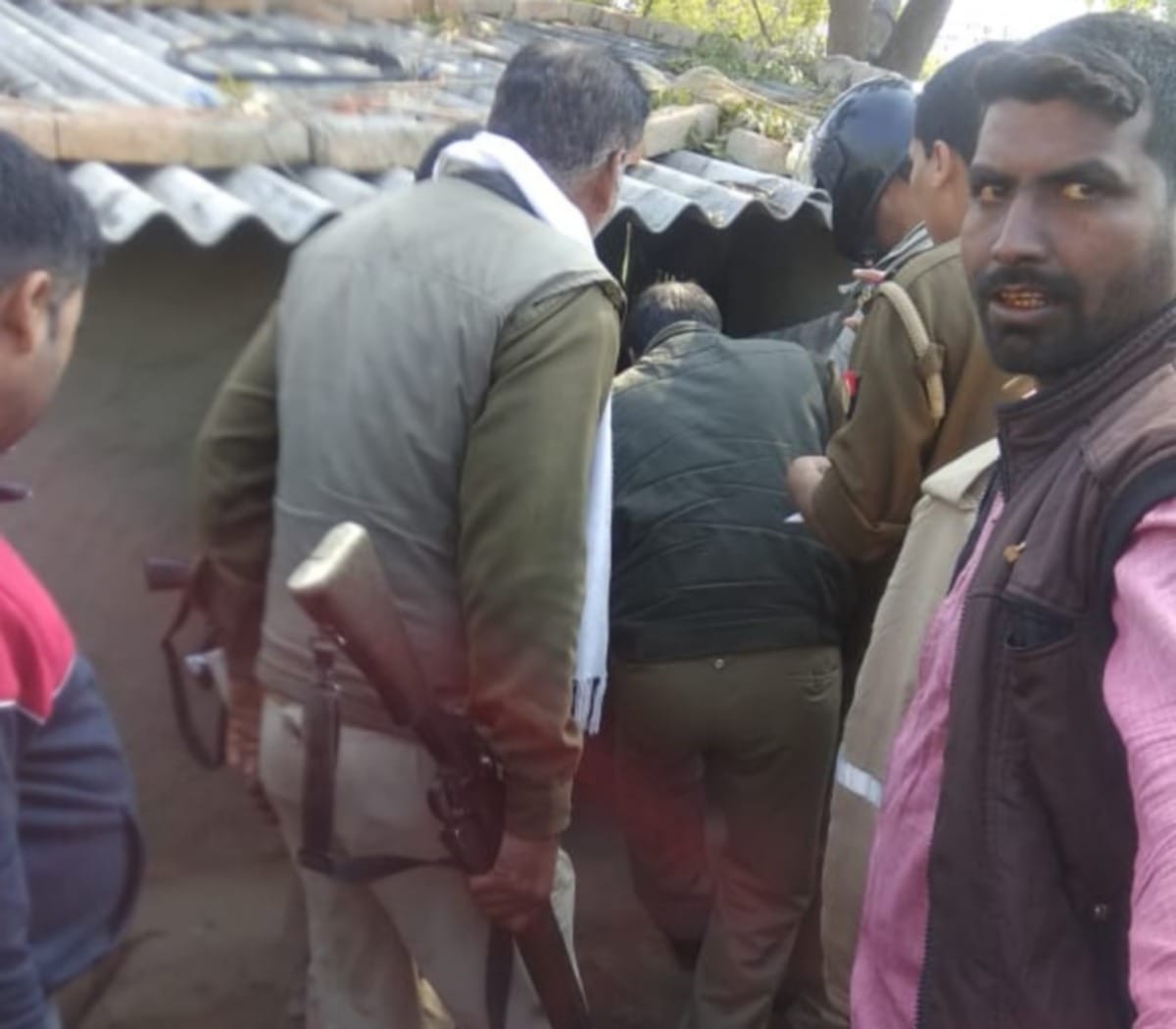 Man shoot his neighbor girl during cut joke in ghazipur