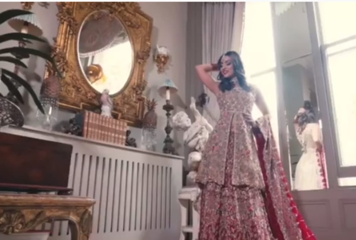 Hina Khan bridal photo shoot viral on social media