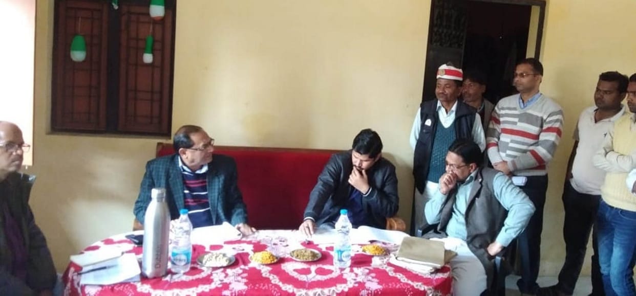 खड्डा ब्लॉक के गांव कटाई भरपुरवा पहुंचे सीडीओ