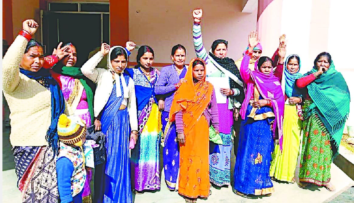 Women are protesting for water