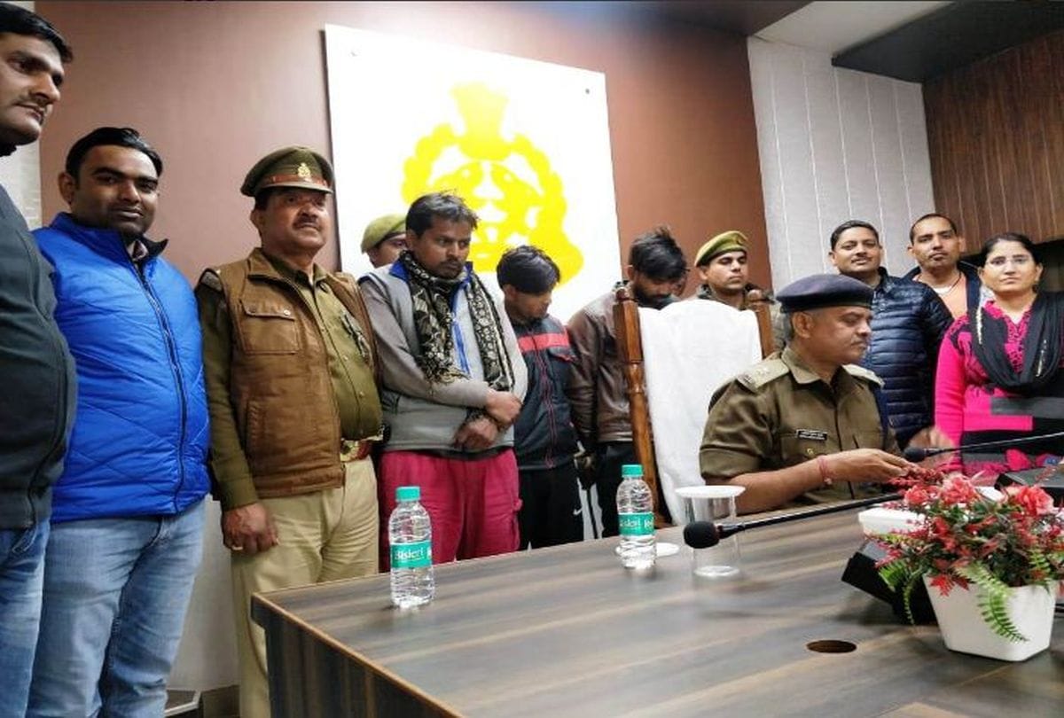 three people arrested for robbery in mathura