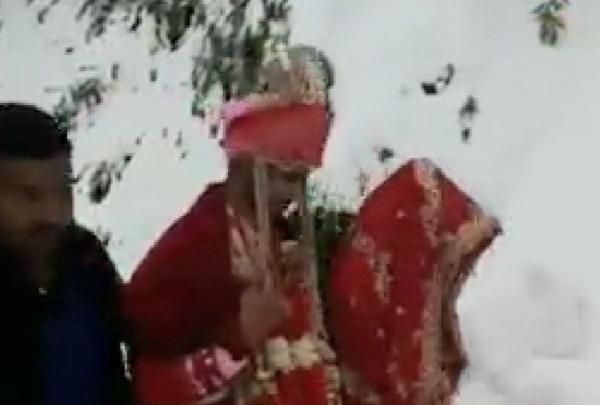 Marriage Baarat in snowfall in chamba Himachal Pradesh
