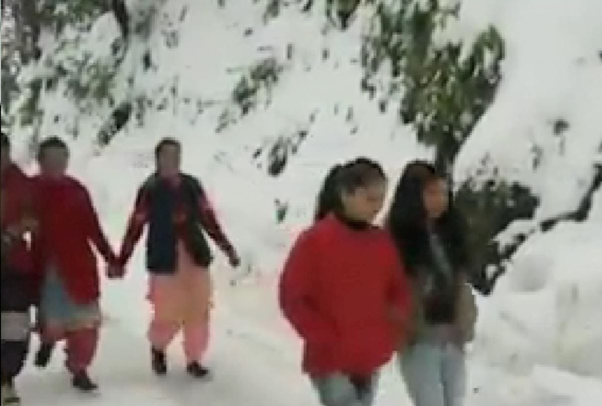 Marriage Baarat in snowfall in chamba Himachal Pradesh