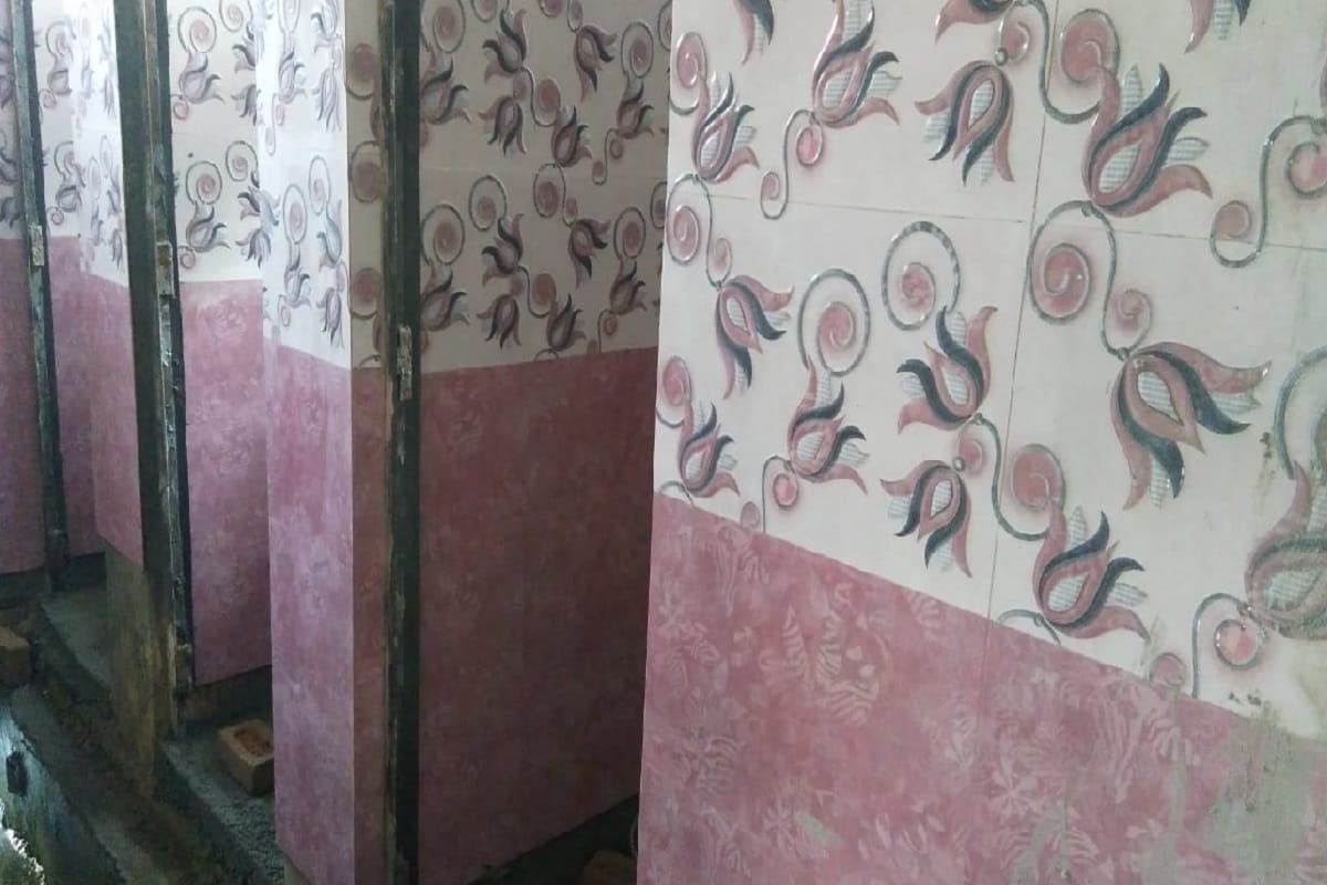 Meerut, Pink toilets equipped with AC at City Railway Station have been constructed